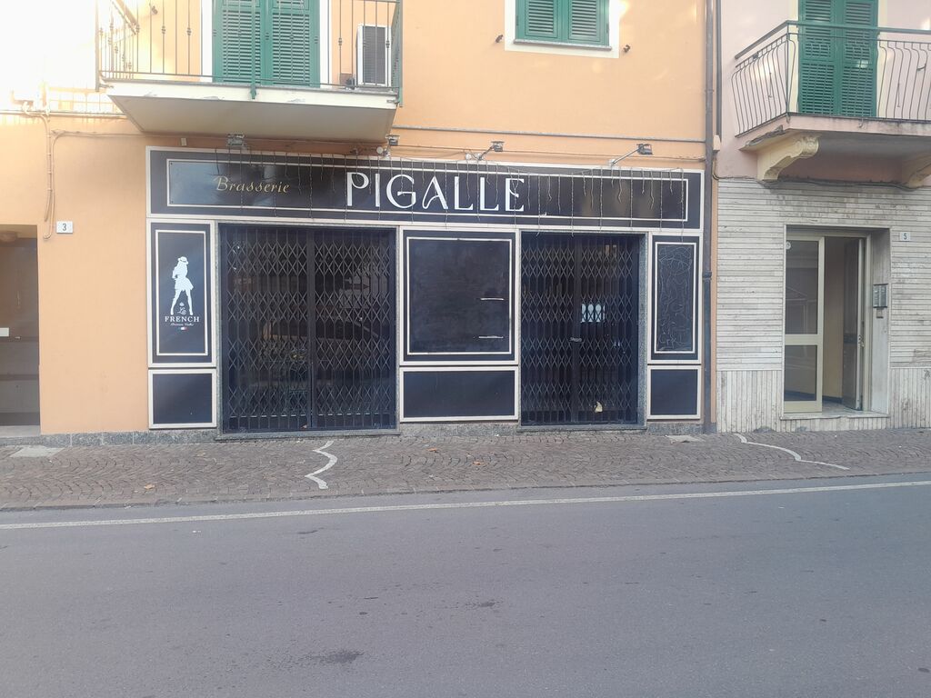 5332262  negozio piazza Corridoni  4